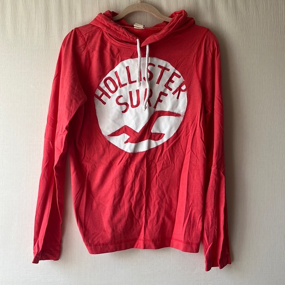 Hollister Other - Hollister long sleeve with a hood